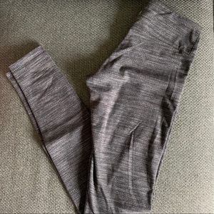 lululemon size 2 wunder under gray texture